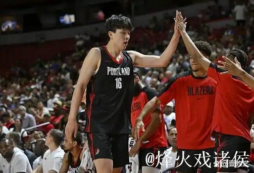 填满数据栏!格兰姆斯全场9投3中,得到10分9篮板4助1断1帽 填满数据栏!格兰姆斯全场9投3中,得到10分9篮板4助1断1帽